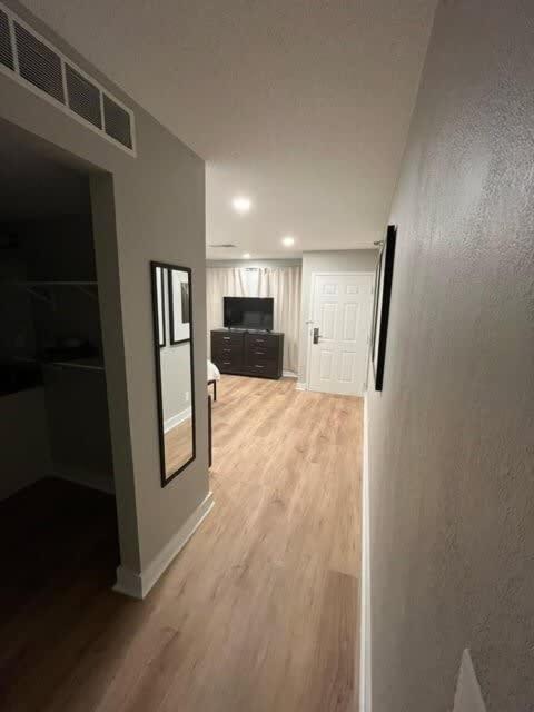 Aksarben Apt-Close To Uno & I80 Омаха Екстериор снимка