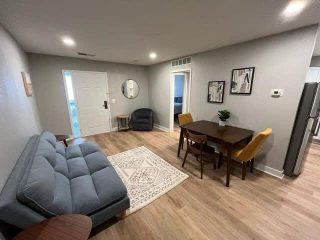 Aksarben Apt-Close To Uno & I80 Омаха Екстериор снимка